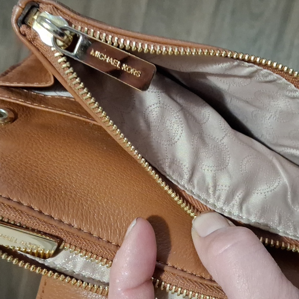 Michael Kors Tan Leather Fulton Crossbody Bag. - Picture 15 of 16